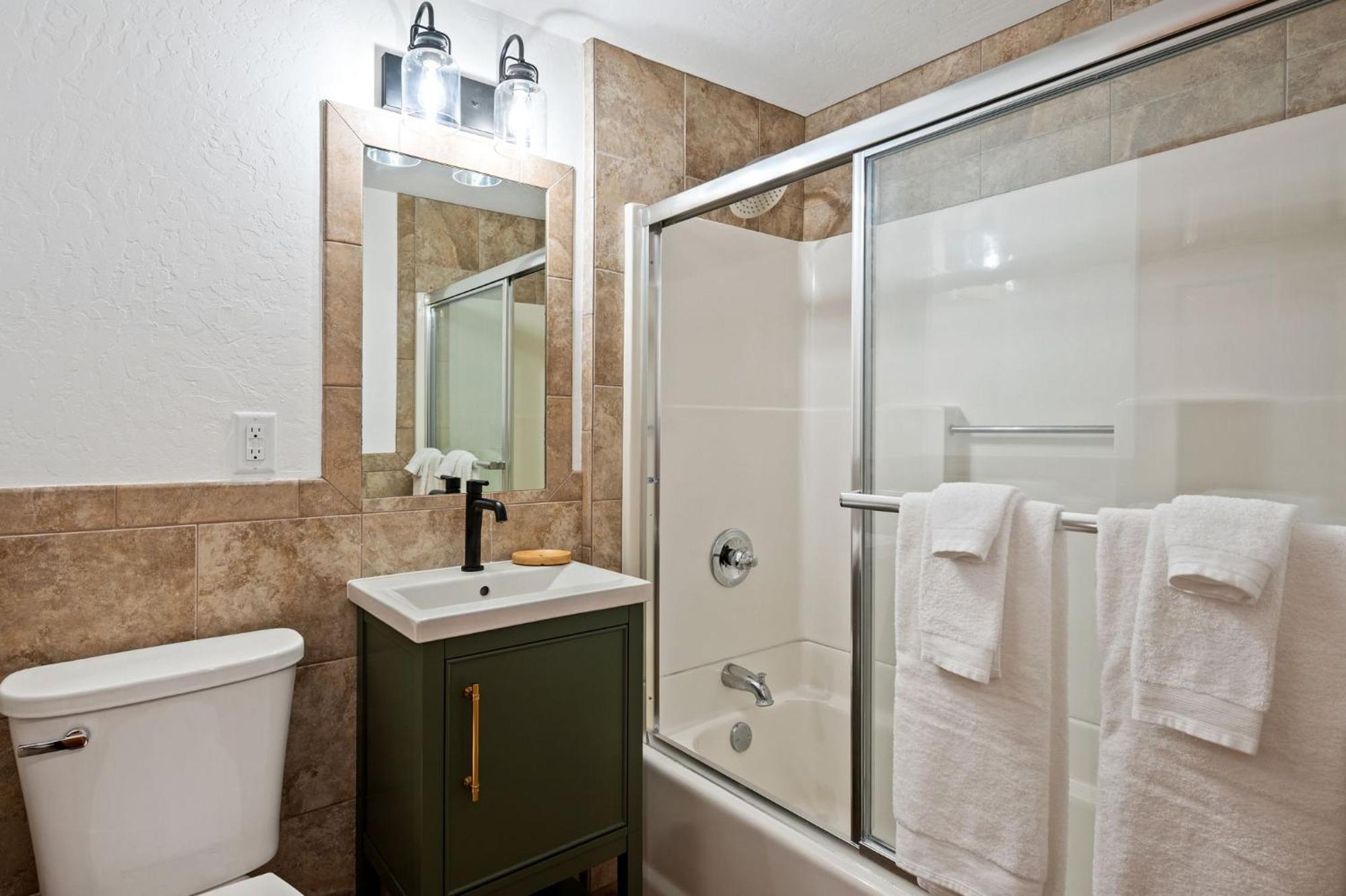 Spruce & Shore Motel Fish Creek Bagian luar foto