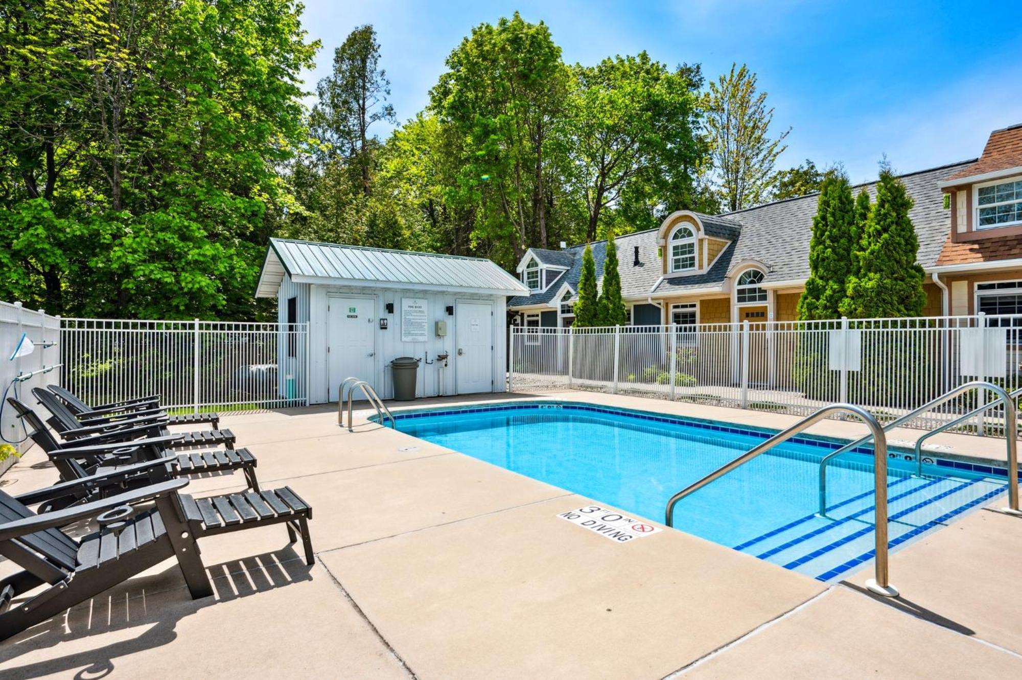 Spruce & Shore Motel Fish Creek Bagian luar foto